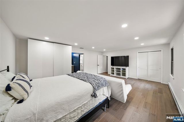 22 Kendrick Street, Paramus, NJ 07652