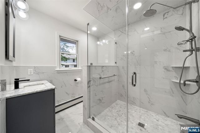 22 Kendrick Street, Paramus, NJ 07652