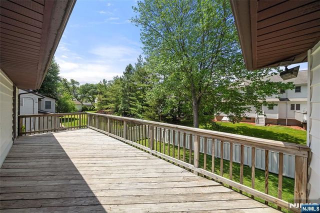 22 Kendrick Street, Paramus, NJ 07652