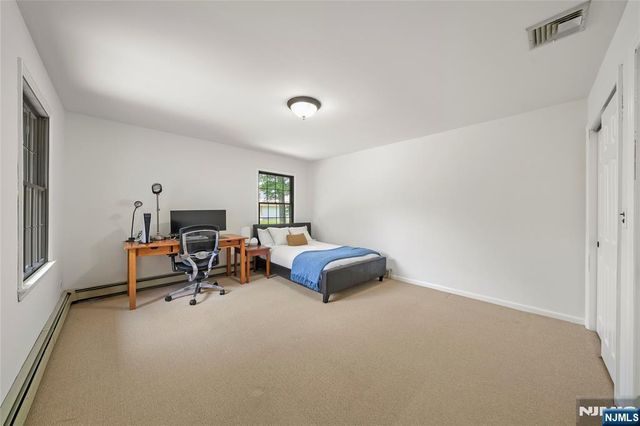 22 Kendrick Street, Paramus, NJ 07652