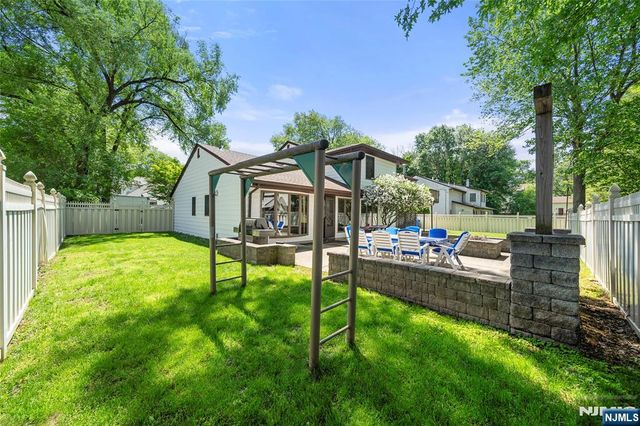 22 Kendrick Street, Paramus, NJ 07652