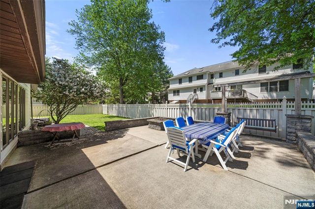 22 Kendrick Street, Paramus, NJ 07652