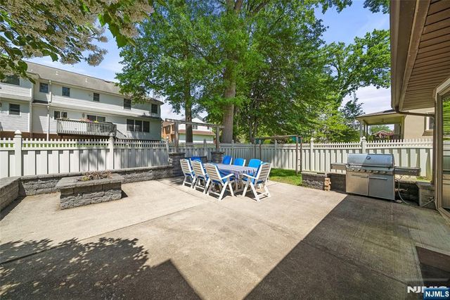 22 Kendrick Street, Paramus, NJ 07652