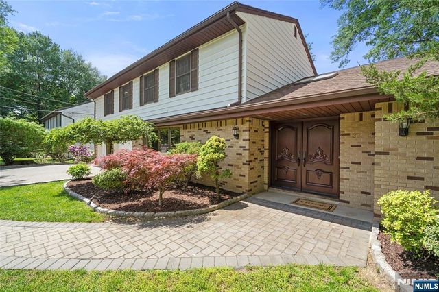 22 Kendrick Street, Paramus, NJ 07652
