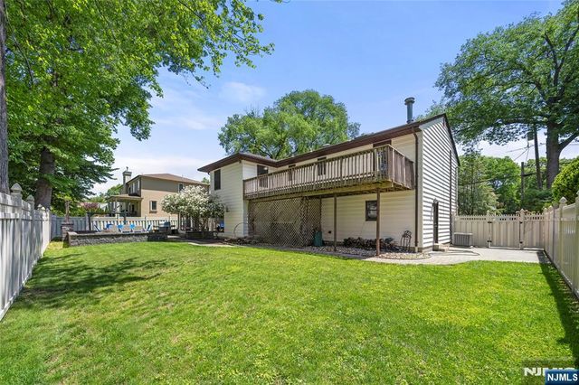 22 Kendrick Street, Paramus, NJ 07652