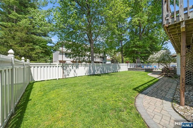 22 Kendrick Street, Paramus, NJ 07652