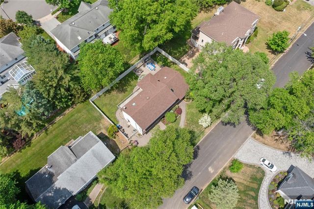 22 Kendrick Street, Paramus, NJ 07652