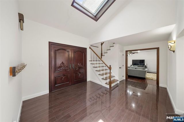 22 Kendrick Street, Paramus, NJ 07652
