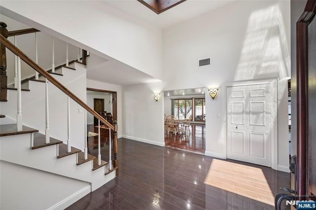 22 Kendrick Street, Paramus, NJ 07652