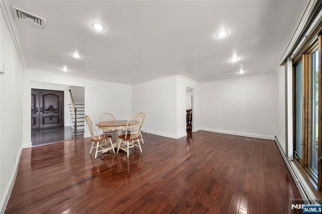 22 Kendrick Street, Paramus, NJ 07652