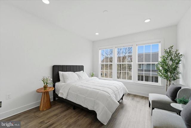 10820 WILLOW TER, Fairfax, VA 22031