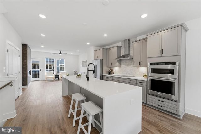 10820 WILLOW TER, Fairfax, VA 22031