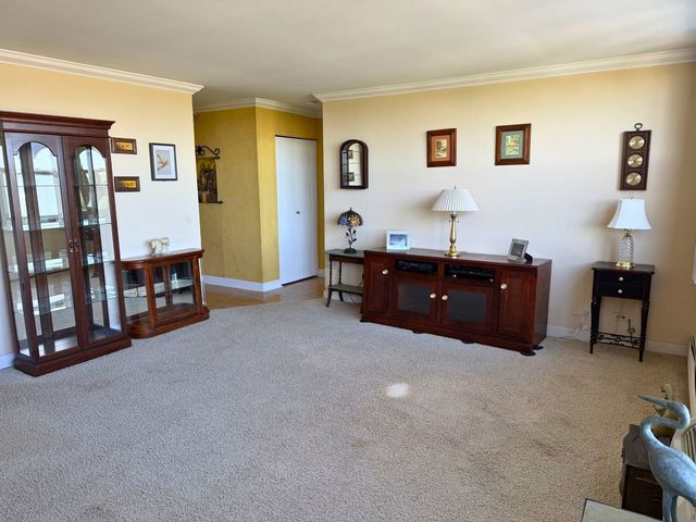 33 N Main Street 9F, Lombard, IL 60148