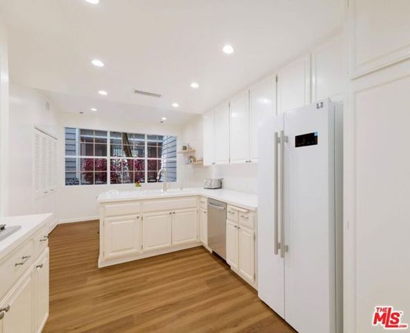 4346 Redwood Avenue A101, Marina Del Rey, CA 90292