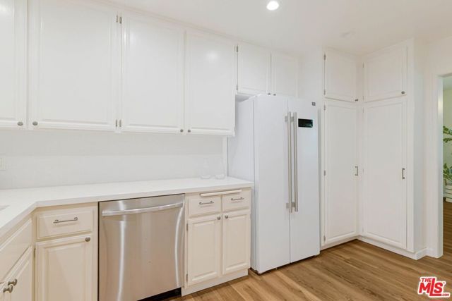 4346 Redwood Avenue A101, Marina Del Rey, CA 90292