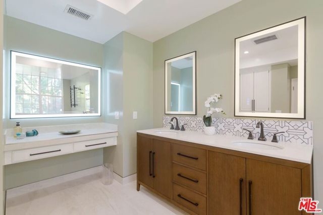 4346 Redwood Avenue A101, Marina Del Rey, CA 90292