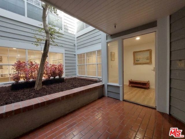 4346 Redwood Avenue A101, Marina Del Rey, CA 90292