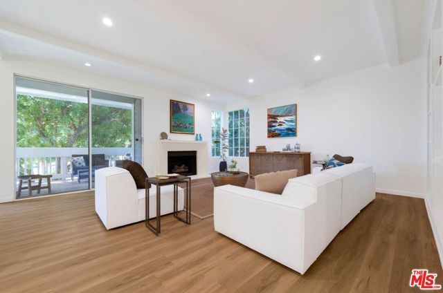 4346 Redwood Avenue A101, Marina Del Rey, CA 90292