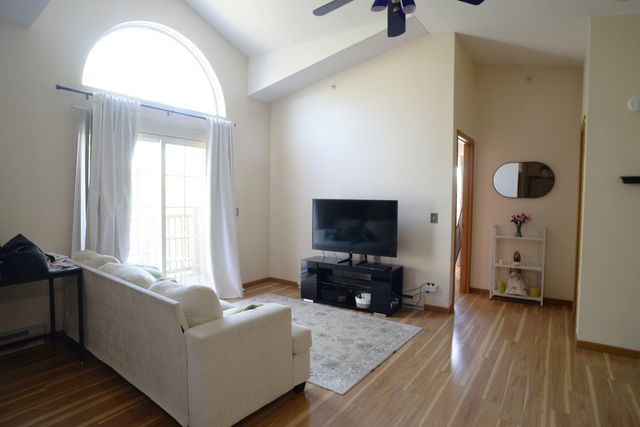 1574 W Crystal Rock Court 3C, Round Lake Beach, IL 60073