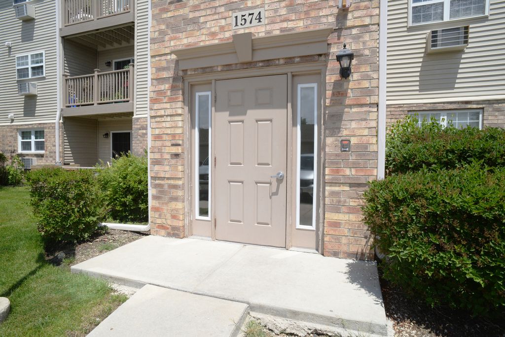 1574 W Crystal Rock Court 3C, Round Lake Beach, IL 60073