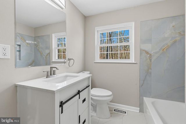 221 OAK LN, Tabernacle, NJ 08088