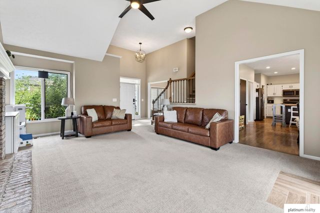 4504 Mark Street, Papillion, NE 68133