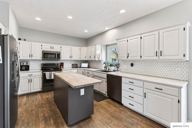 4504 Mark Street, Papillion, NE 68133