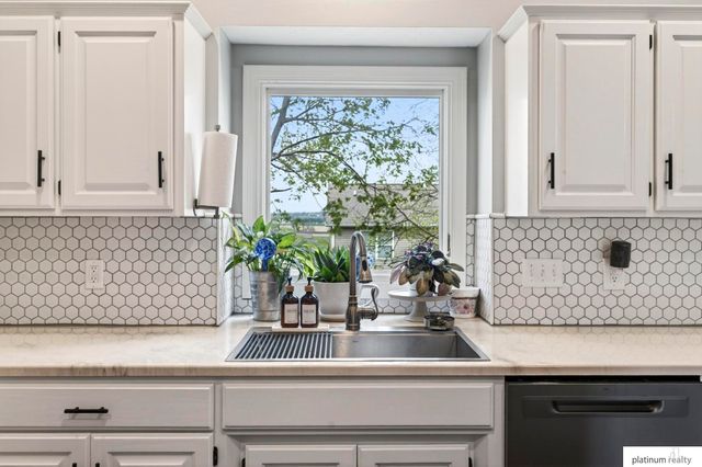 4504 Mark Street, Papillion, NE 68133