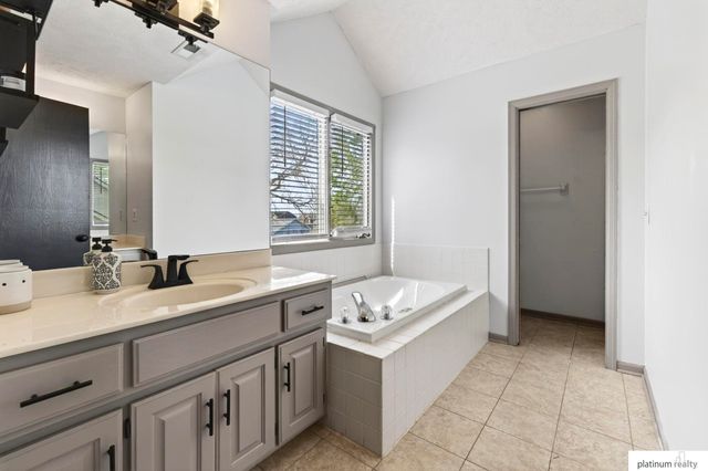 4504 Mark Street, Papillion, NE 68133
