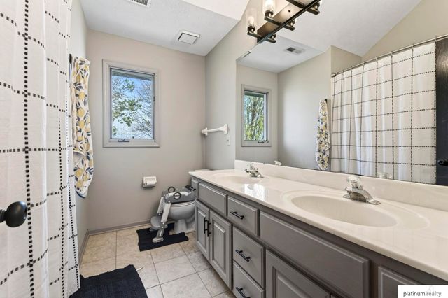 4504 Mark Street, Papillion, NE 68133