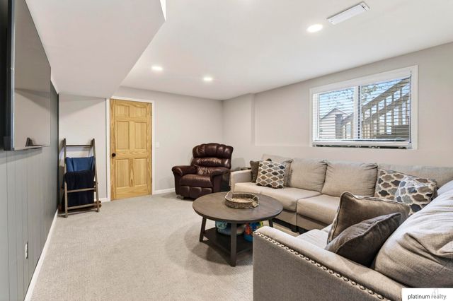 4504 Mark Street, Papillion, NE 68133