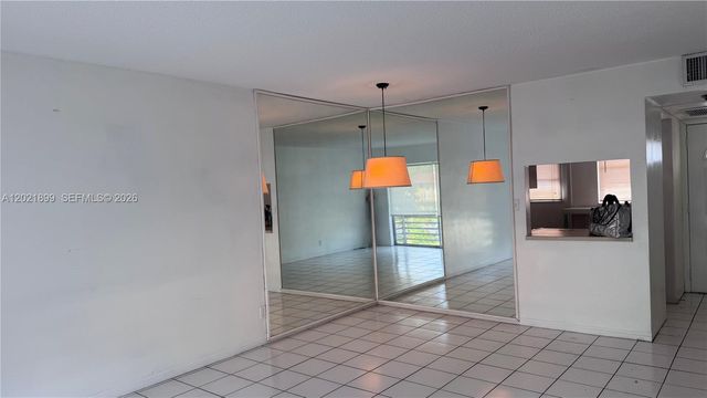 20201 NE 29th Ct D214, Aventura, FL 33180