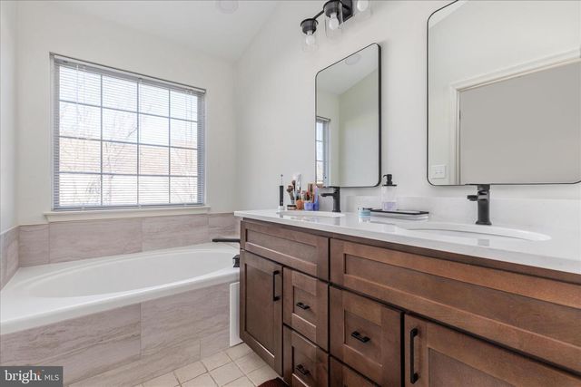 21491 RUSTY BLACKHAW SQ, Sterling, VA 20164