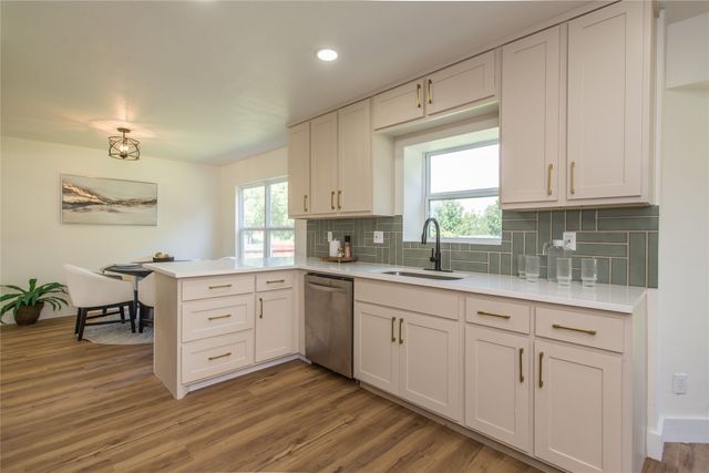 2213 Havenwood Drive, Arlington, TX 76018