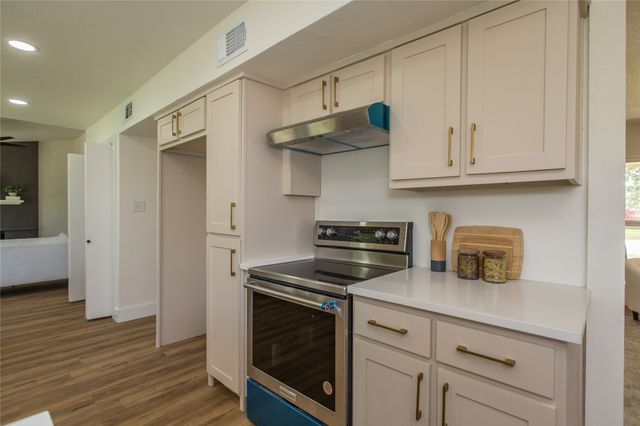 2213 Havenwood Drive, Arlington, TX 76018