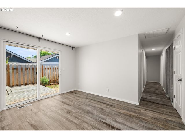 13647 GAFFNEY Ln 14, Oregon City, OR 97045