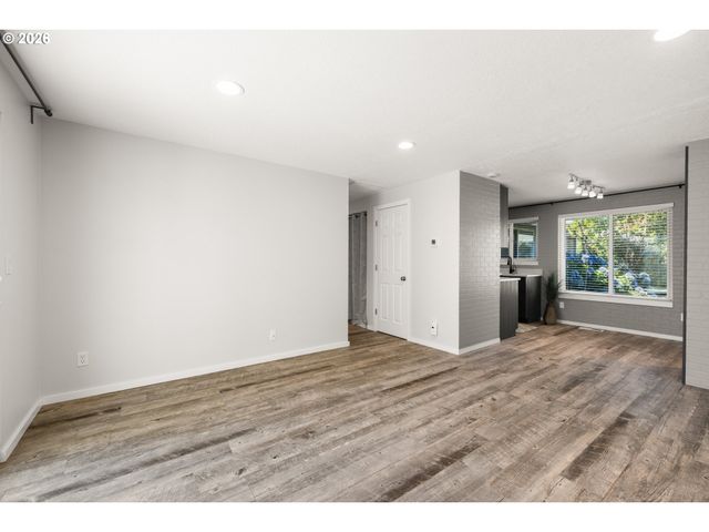 13647 GAFFNEY Ln 14, Oregon City, OR 97045