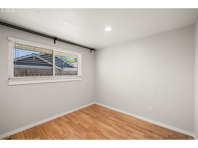 13647 GAFFNEY Ln 14, Oregon City, OR 97045