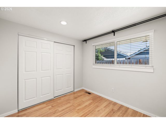 13647 GAFFNEY Ln 14, Oregon City, OR 97045