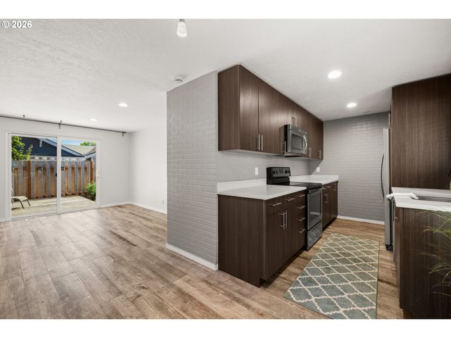13647 GAFFNEY Ln 14, Oregon City, OR 97045