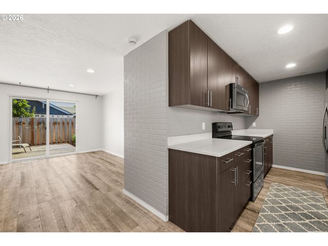 13647 GAFFNEY Ln 14, Oregon City, OR 97045