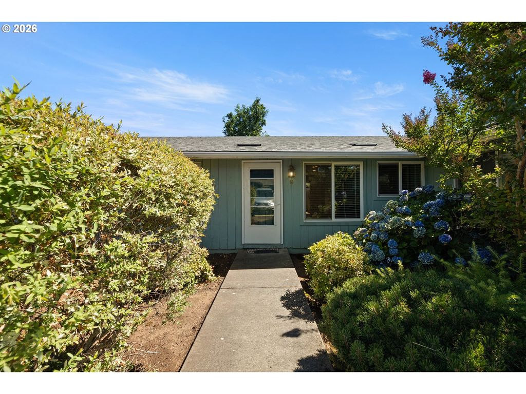 13647 GAFFNEY Ln 14, Oregon City, OR 97045