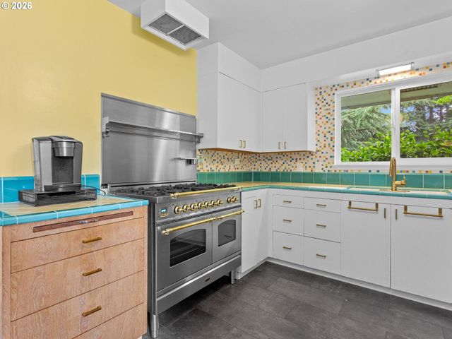15015 Ne MULTNOMAH St, Portland, OR 97230