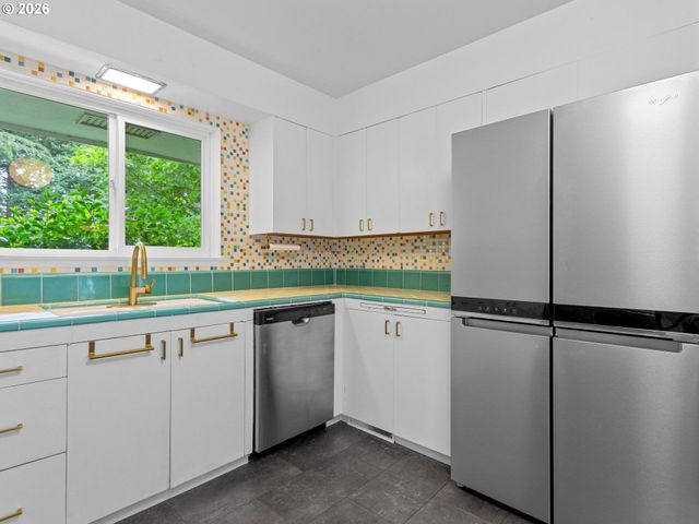 15015 Ne MULTNOMAH St, Portland, OR 97230