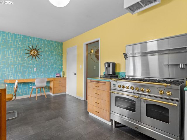 15015 Ne MULTNOMAH St, Portland, OR 97230