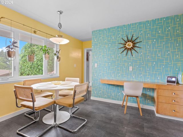 15015 Ne MULTNOMAH St, Portland, OR 97230
