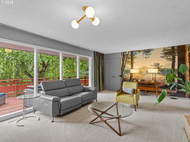 15015 Ne MULTNOMAH St, Portland, OR 97230
