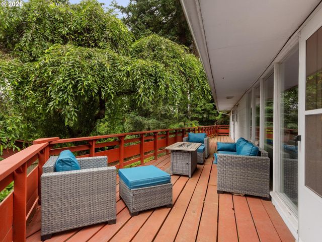 15015 Ne MULTNOMAH St, Portland, OR 97230
