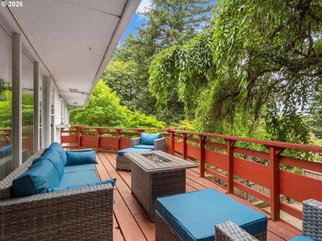 15015 Ne MULTNOMAH St, Portland, OR 97230