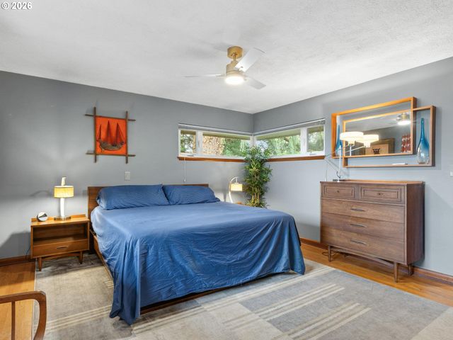 15015 Ne MULTNOMAH St, Portland, OR 97230